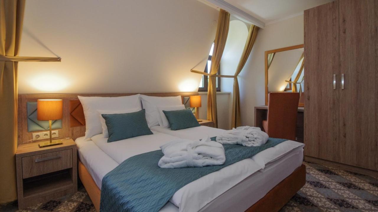 Wellness Hotel Gyula Exterior foto