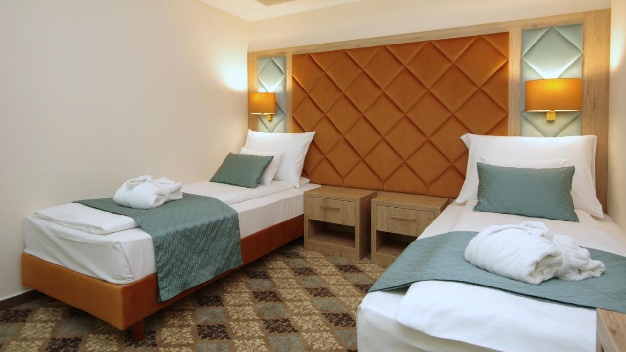 Wellness Hotel Gyula Exterior foto