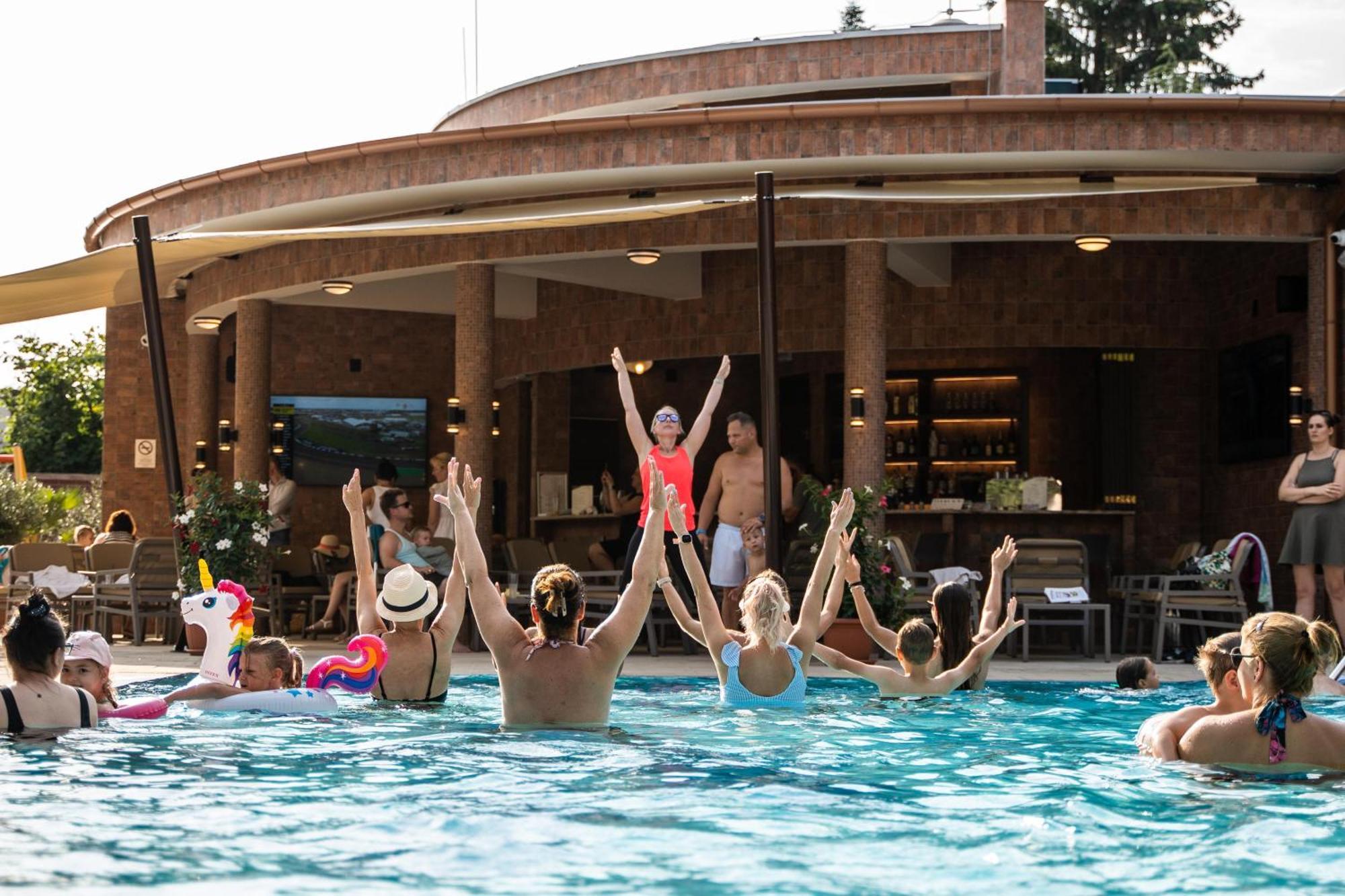 Wellness Hotel Gyula Exterior foto