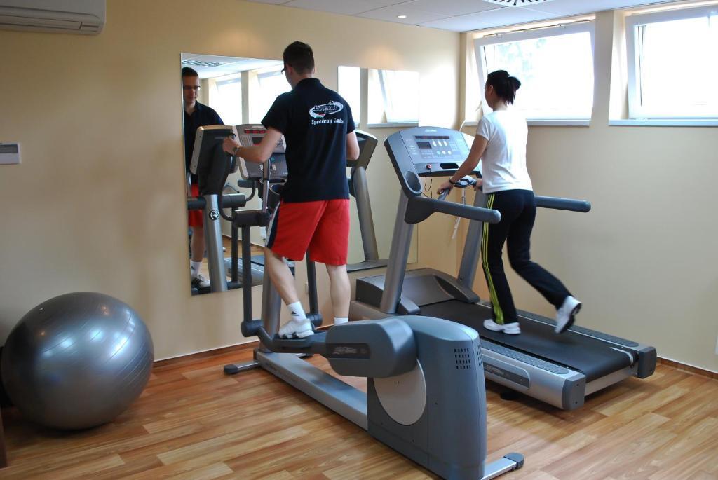 Wellness Hotel Gyula Exterior foto